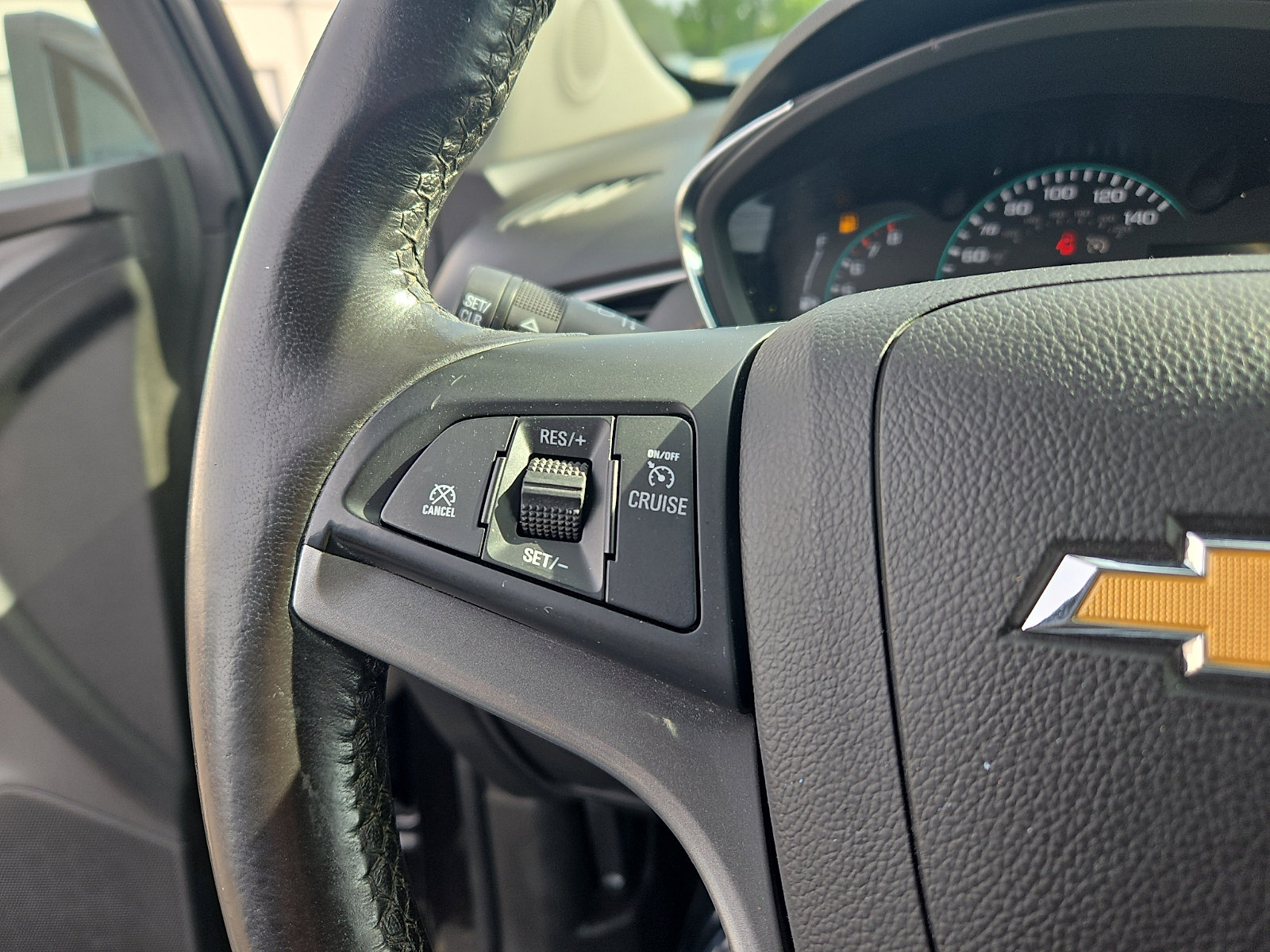 Used 2022 Chevrolet Trax LT w/ LT Convenience Package AWD/4WD image 20