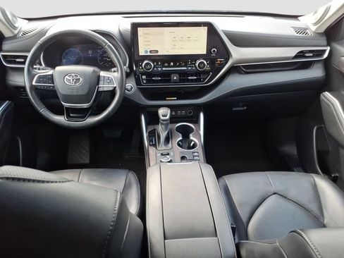 Used 2023 Toyota Highlander Limited AWD/4WD image 20