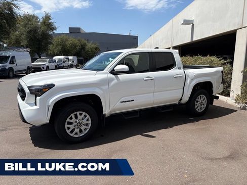 Used 2025 Toyota Tacoma SR5 AWD/4WD image 1