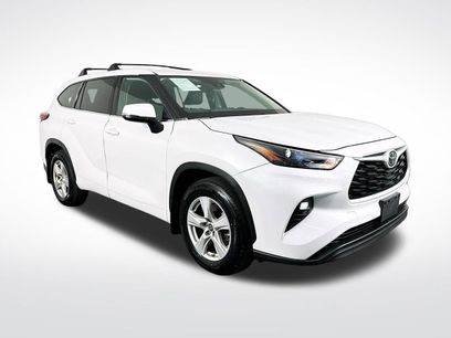 Used 2022 Toyota Highlander LE