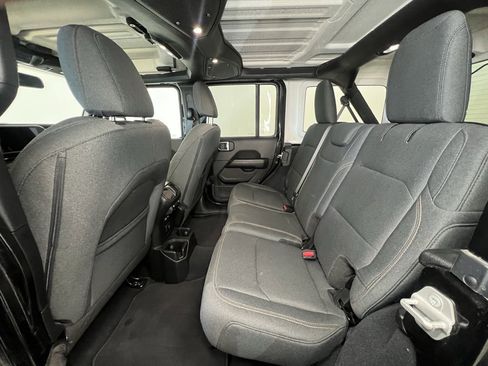 Used 2024 Jeep Wrangler Sahara image 5