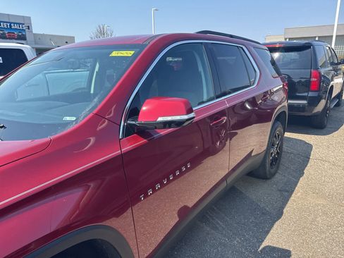 Used 2020 Chevrolet Traverse LT image 16