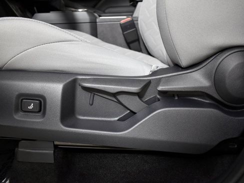 Certified 2025 Toyota Tacoma SR5 image 13