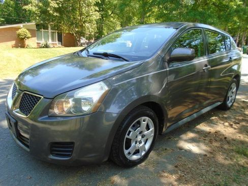Used 2009 Pontiac Vibe w/ Preferred Package FWD image 1
