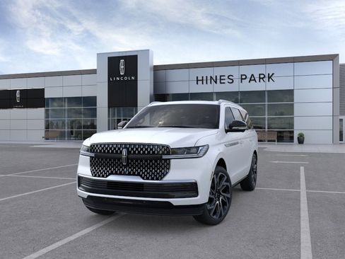 New 2026 Lincoln Navigator Reserve AWD/4WD image 2