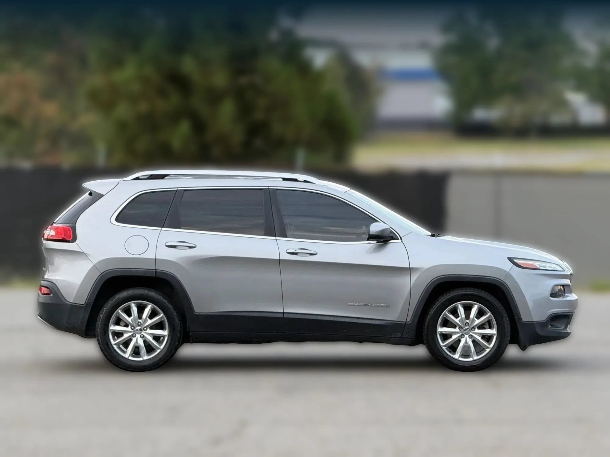 Used 2017 Jeep Cherokee Limited FWD image 7