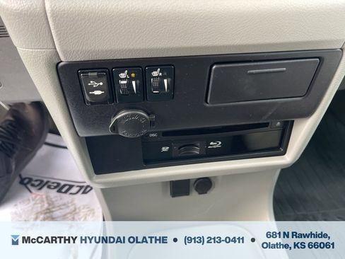 Used 2017 Toyota Sienna XLE image 31