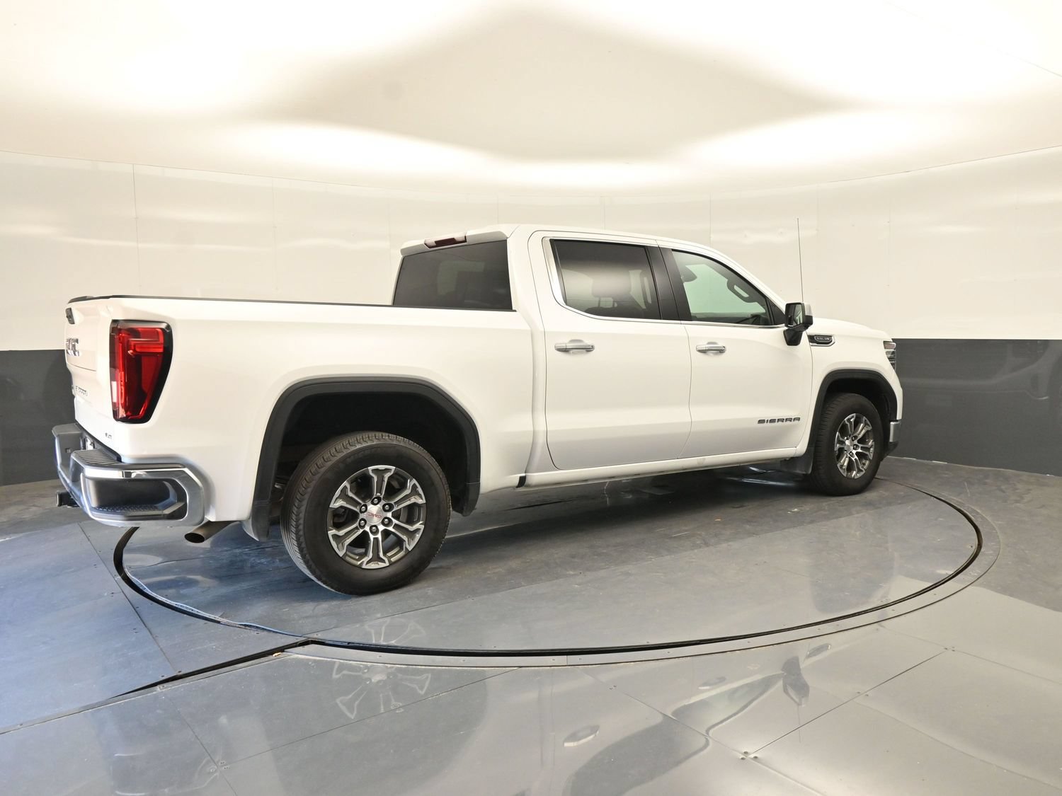 Used 2026 GMC Sierra 1500 SLT RWD image 11