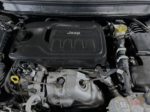 Used 2019 Jeep Cherokee Trailhawk w/ Cold Weather Group image 29