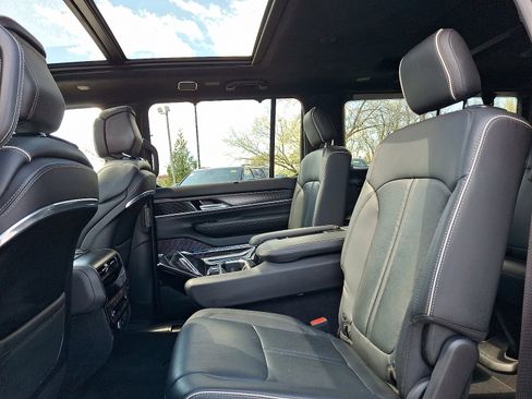 Certified 2025 Jeep Grand Wagoneer L Series II Obsidian w/ Quick Order Packagew 28T image 10