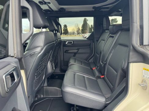 Used 2025 Ford Bronco Badlands image 20