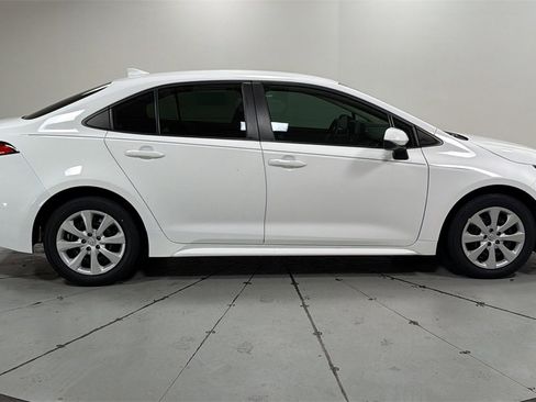 Certified 2022 Toyota Corolla LE image 6
