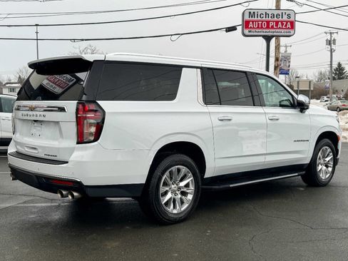 Used 2023 Chevrolet Suburban Premier image 4