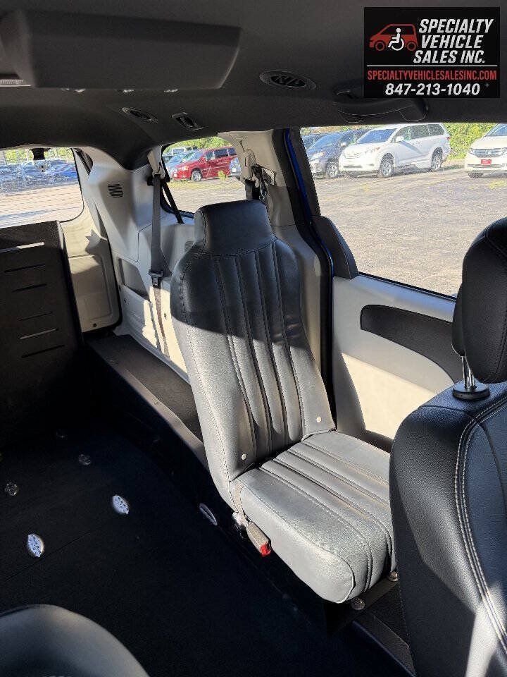 Used 2018 Dodge Grand Caravan SXT FWD image 28
