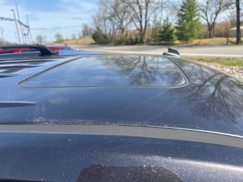 Used 2015 Cadillac Escalade Luxury image 9