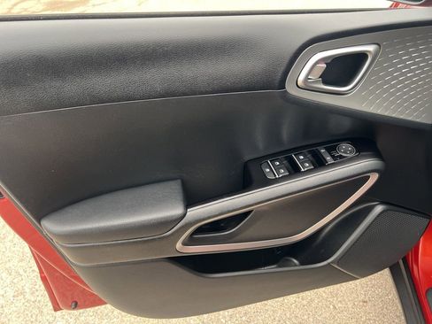 Used 2022 Kia Soul LX w/ Technology Package image 7