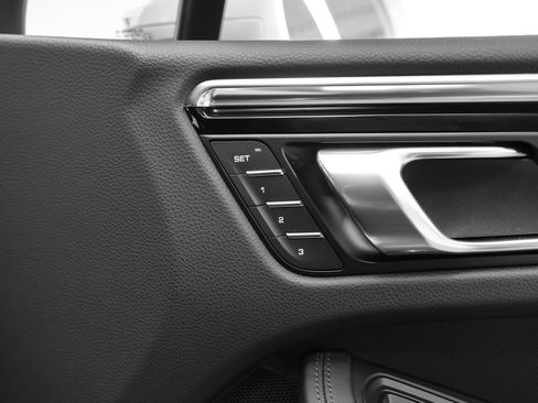 New 2026 Porsche Macan image 20