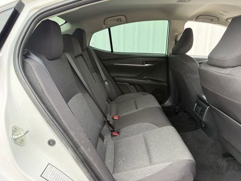 Used 2025 Toyota Camry LE image 32