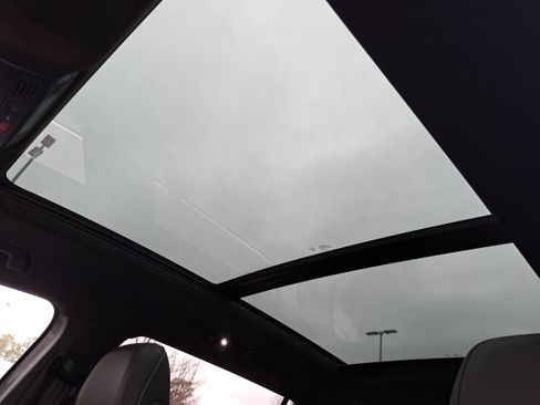 Certified 2024 Volkswagen Tiguan SEL R-Line image 28