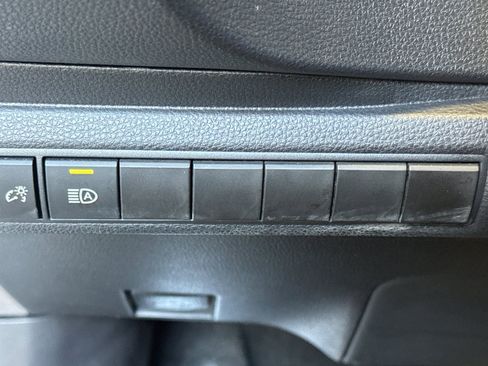 Used 2023 Toyota Corolla SE FWD image 33