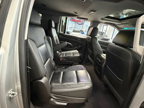 Used 2020 Chevrolet Suburban LT image 32