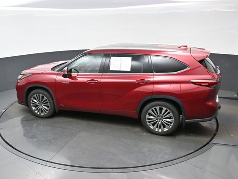 Used 2021 Toyota Highlander Platinum image 39