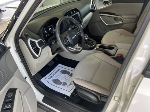 Used 2023 Kia Soul LX FWD image 10