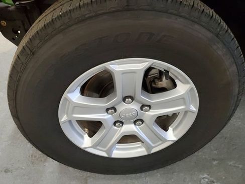 Used 2018 Jeep Wrangler Sport AWD/4WD image 28