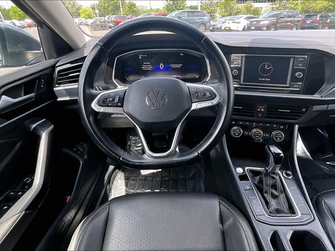 Used 2024 Volkswagen Jetta SE FWD image 5