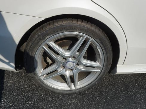 Used 2014 Mercedes-Benz E 350 Sedan image 34