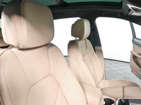 Certified 2025 Porsche Macan image 23