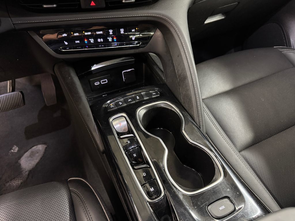 Used 2023 Buick Envision Essence AWD/4WD image 23