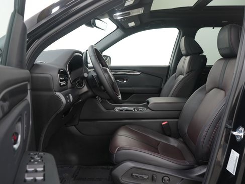 Used 2025 Honda Pilot Black Edition image 20