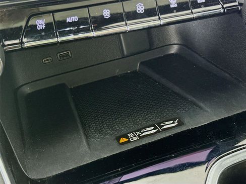 Used 2024 Chevrolet Traverse RS image 17