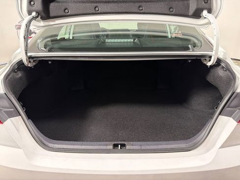 Used 2025 Toyota Camry SE w/ Convenience Package image 18