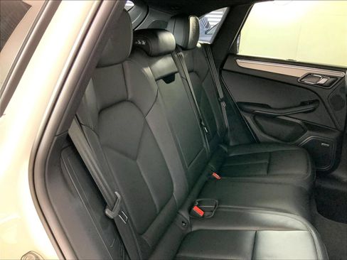 Used 2026 Porsche Macan AWD/4WD image 23
