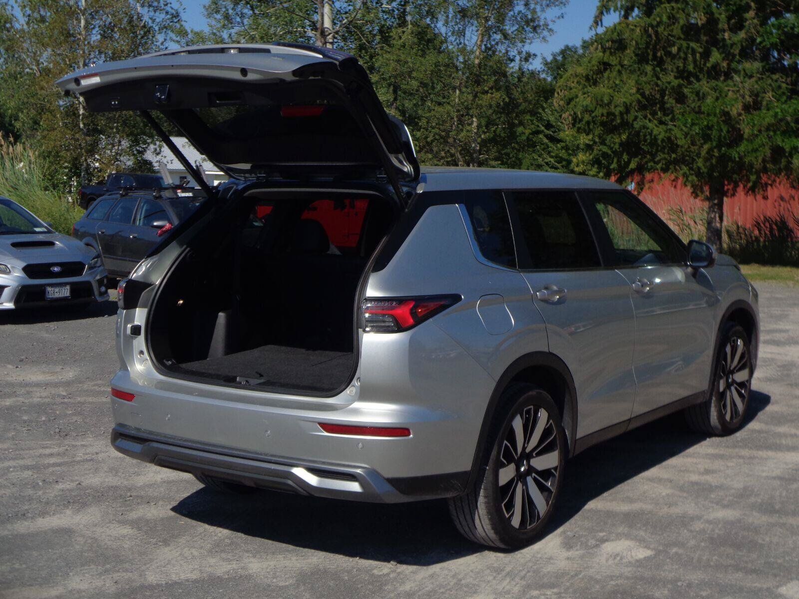 Used 2025 Mitsubishi Outlander SE AWD/4WD image 7