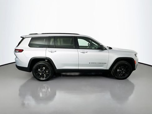 New 2026 Jeep Grand Cherokee L 2WD image 8