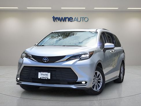 Used 2023 Toyota Sienna XLE w/ XLE Plus Package AWD/4WD image 12