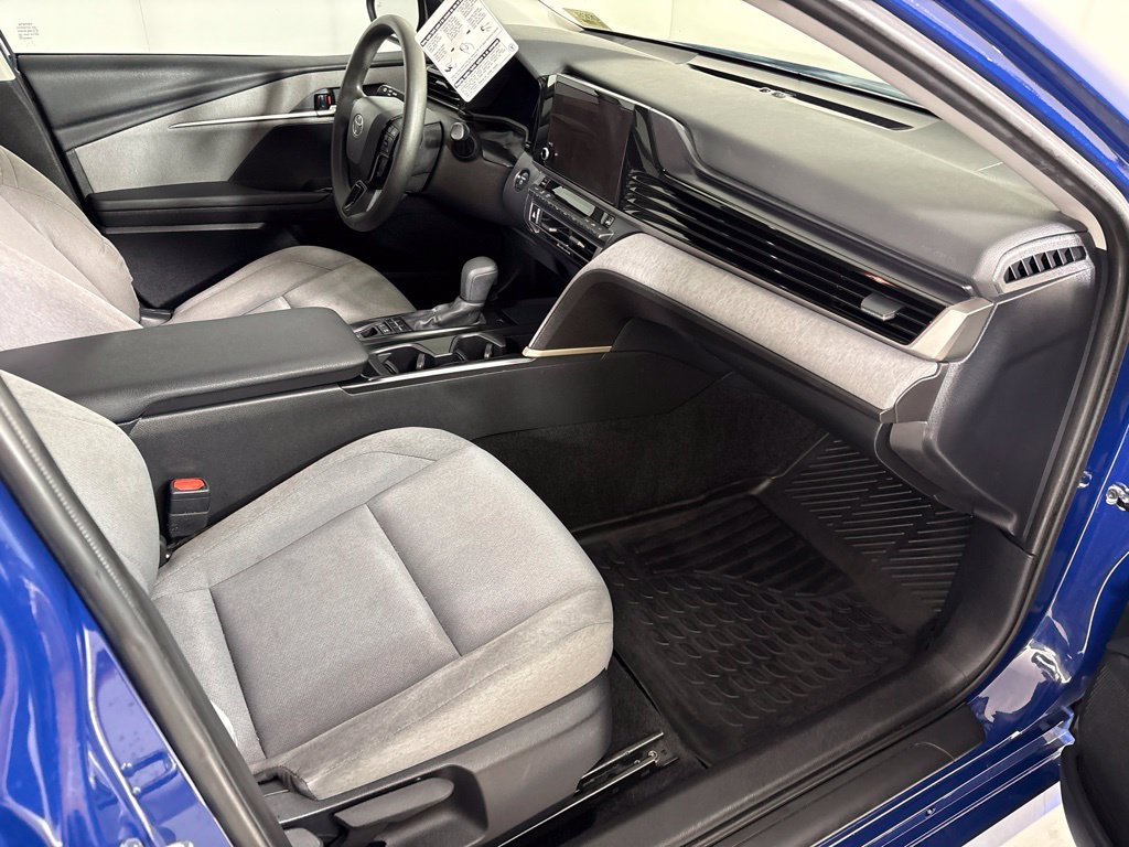 Used 2026 Toyota Camry LE FWD image 15