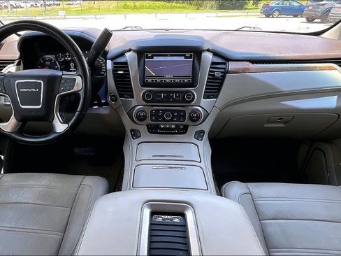 Used 2017 GMC Yukon Denali AWD/4WD image 7