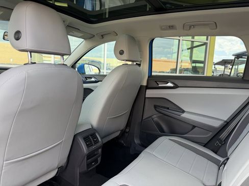 Used 2022 Volkswagen Taos SE w/ Panoramic Sunroof Package image 33