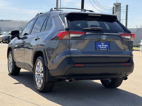 Used 2023 Toyota RAV4 XLE Premium image 7