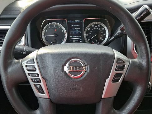 Used 2018 Nissan Titan SV image 19