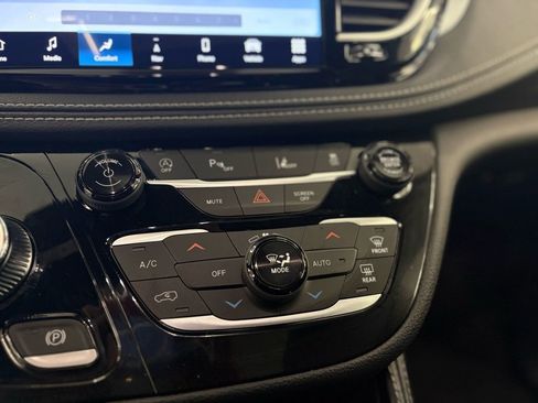 Used 2026 Chrysler Pacifica Limited w/ S Appearance Package image 38