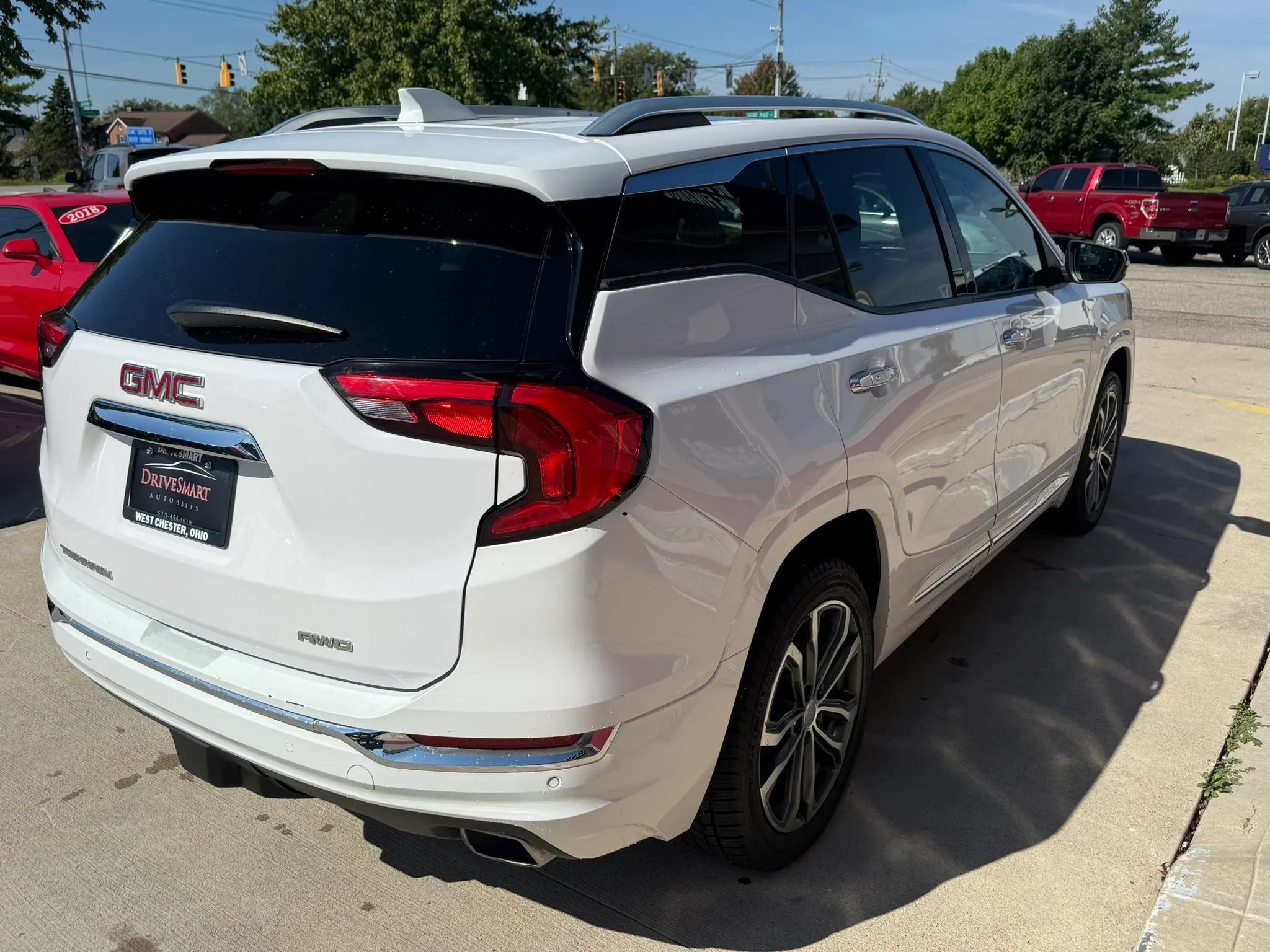 Used 2019 GMC Terrain Denali w/ Advanced Safety Package AWD/4WD image 3
