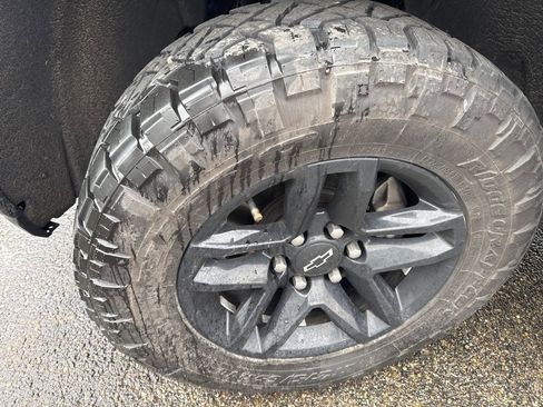 Used 2019 Chevrolet Silverado 1500 Custom Trail Boss w/ Custom Convenience Package image 2