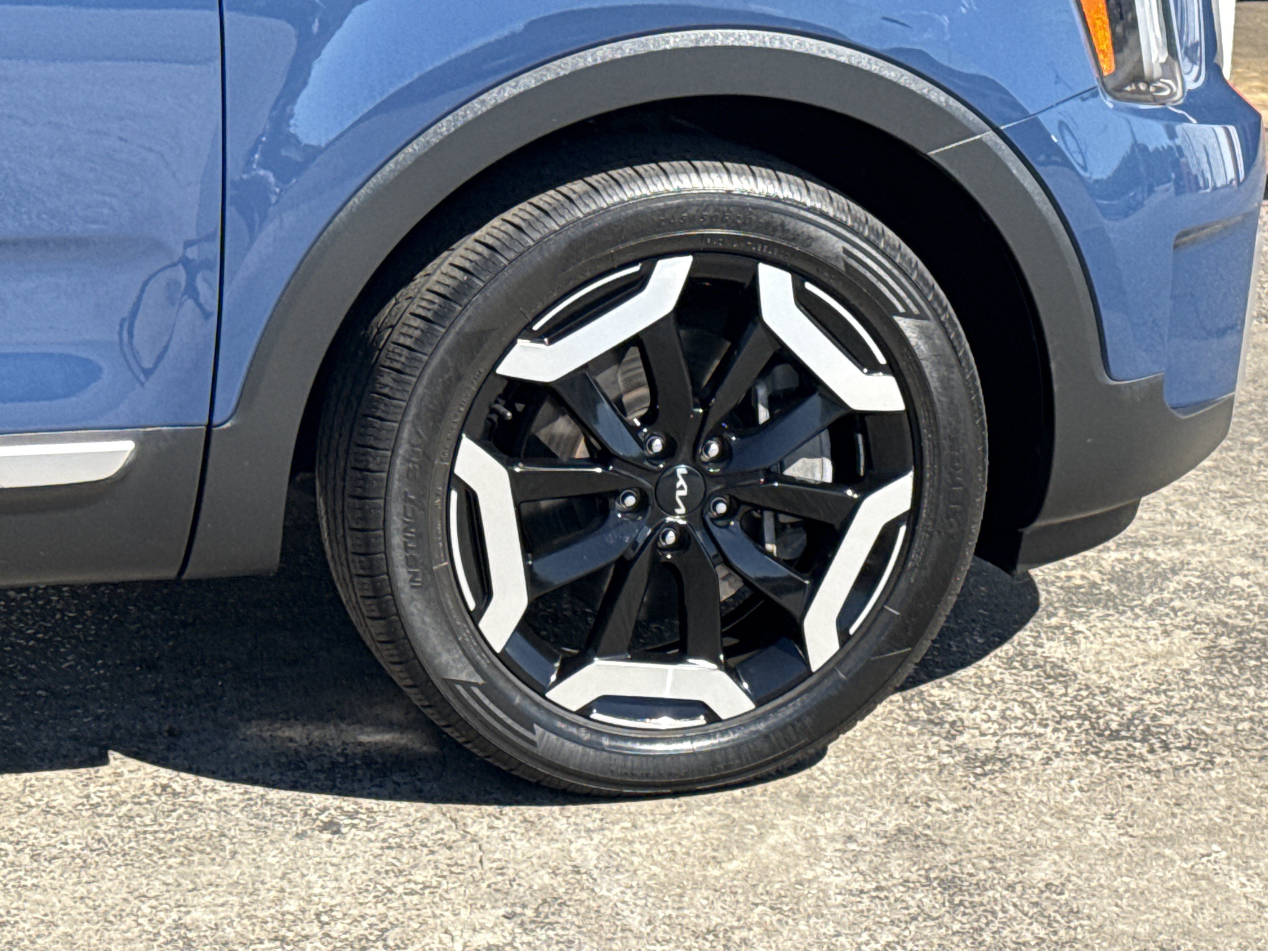 Used 2023 Kia Telluride S w/ S Sunroof Package AWD/4WD image 4