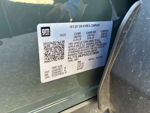 Used 2025 Chevrolet Trax LT w/ LT Convenience Package image 28