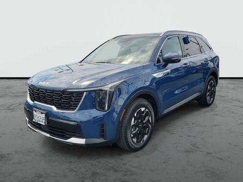 Used 2025 Kia Sorento S w/ Panoramic Sunroof Package image 2